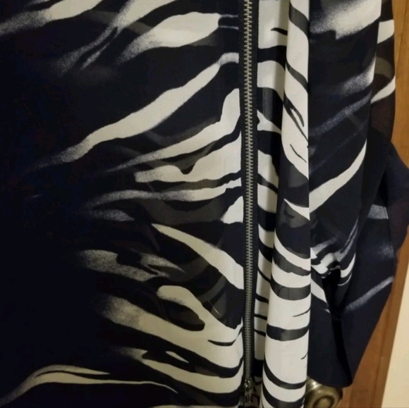 Chico's Black Label Zebra Semi-sheer Zipper Tunic, Navy /White - Picture 4 of 7